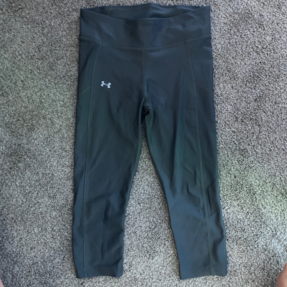 Grey cropped UA leggings